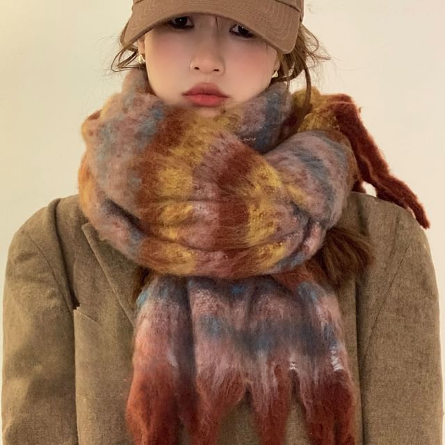 Pompabee-Gradient Knit Scarf