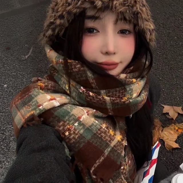Pompabee-Plaid Fringed Scarf