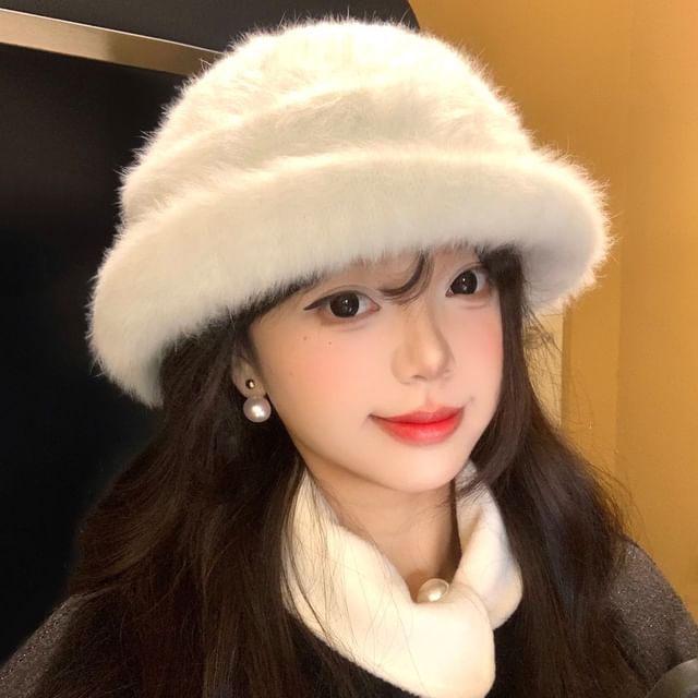 Pompabee-Plain Asymmetrical Fluffy Hat