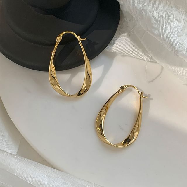 Poppin-Twisted Hoop Earring