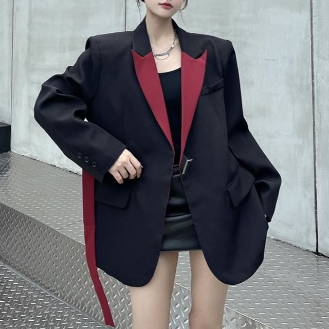 Porstina-Peak Lapel Two Tone Buckle Blazer
