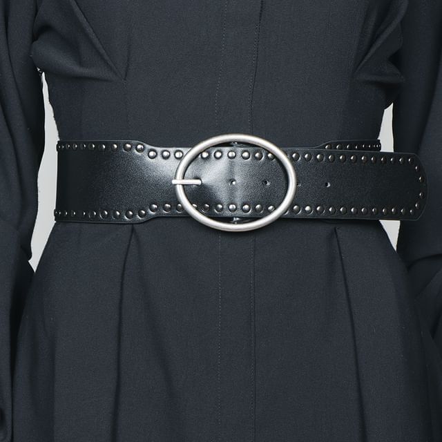 Poyol-Studded Faux Leather Belt