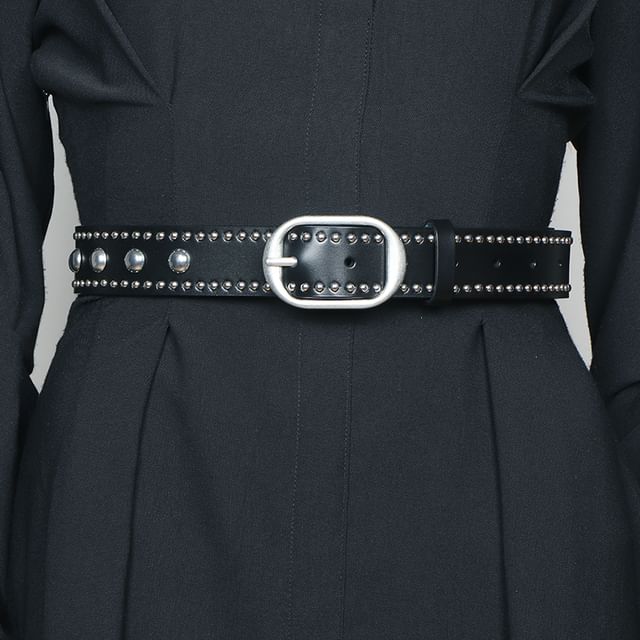 Poyol-Studded Faux Leather Belt