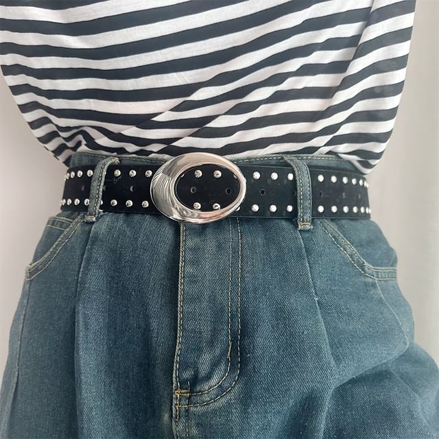 Poyol-Studded Oval Buckle Belt