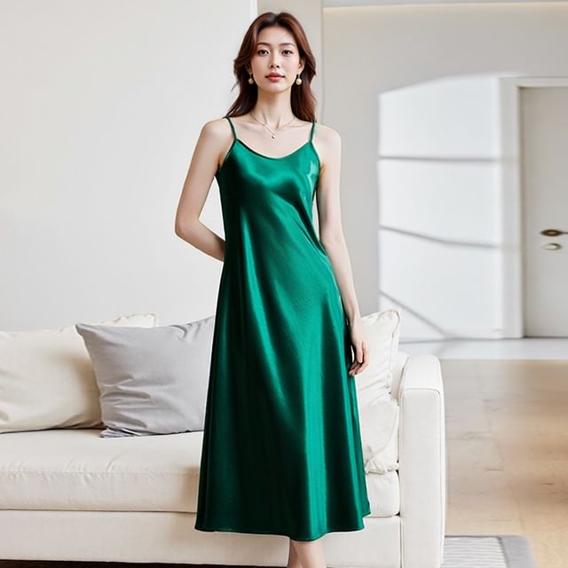Princess Min-Spaghetti Strap Scoop Neck Plain Maxi Dress