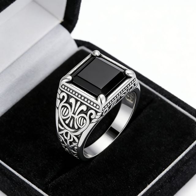 Prushia-Square Rhinestone Embossed Alloy Ring