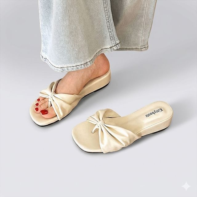 Queen Zoo-Bow Wedge Thong Slide Sandals