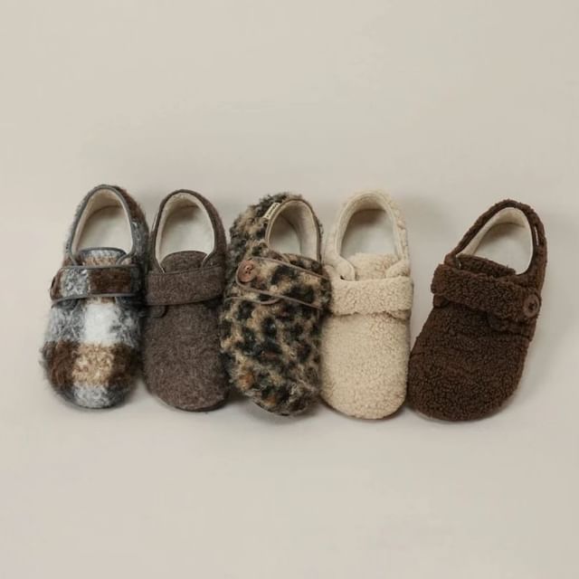 Queen Zoo-Button Fleece Slip Ons