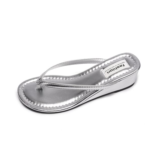 Queen Zoo-Faux Leather Wedge Flip-flops