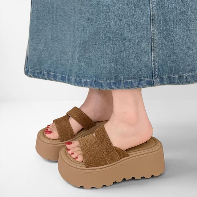 Queen Zoo-Faux Suede Platform Slide Sandals