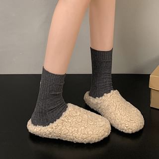 Queen Zoo-Fleece Home Slippers