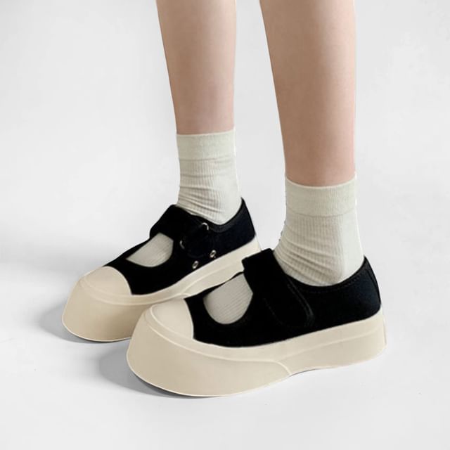 Queen Zoo-Hook Loop Mary Jane Shoes