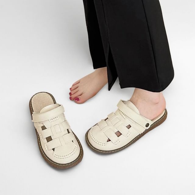 Queen Zoo-Platform Perforated Plain Sandals