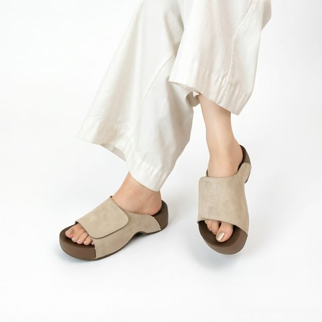 Queen Zoo-Platform Plain Slide Sandals