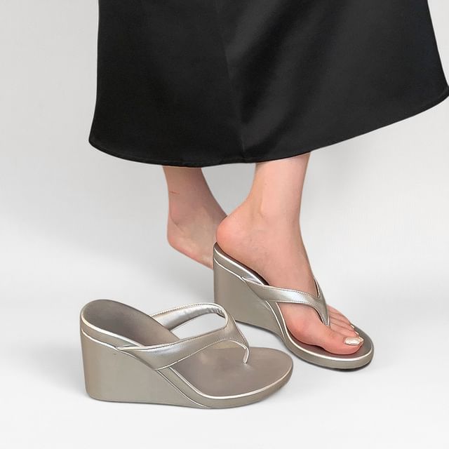 Queen Zoo-Platform Wedge Thong Slide Sandals