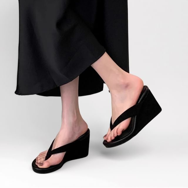 Queen Zoo-Platform Wedge Thong Slide Sandals