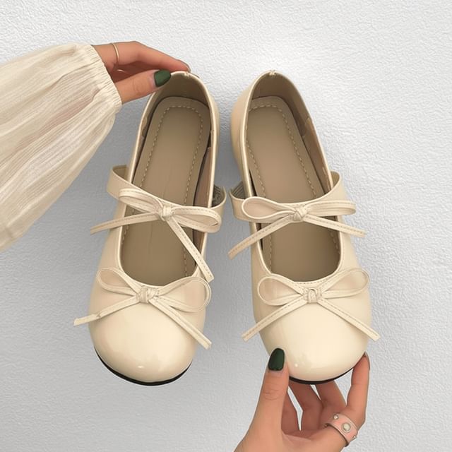 Queen Zoo-Ribbon Accent Mary Jane Flats