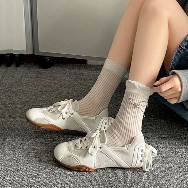 Queen Zoo-Round Toe Lace Up Sneakers
