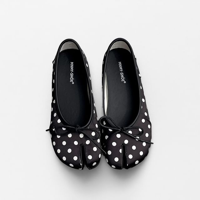 Queen Zoo-Split Toe Polka Dot Ribbon Accent Flats