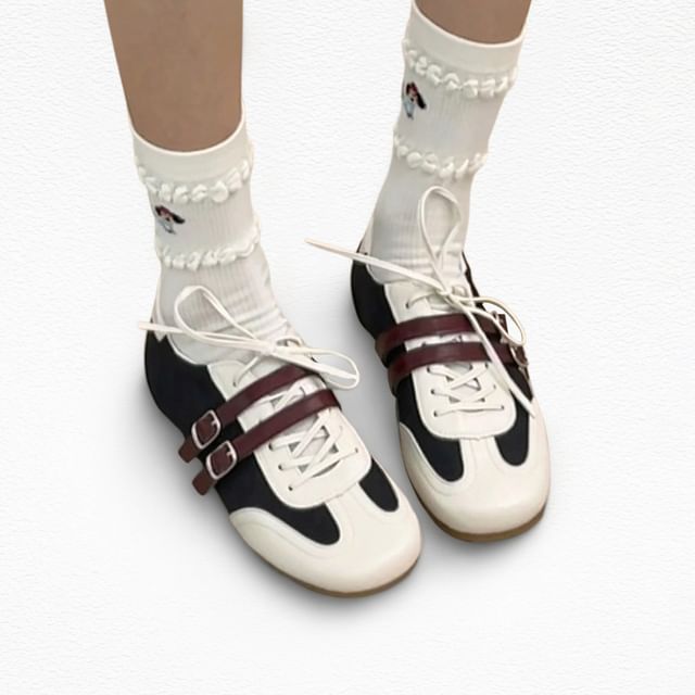 Queen Zoo-Two Tone Lace-Up Sneakers