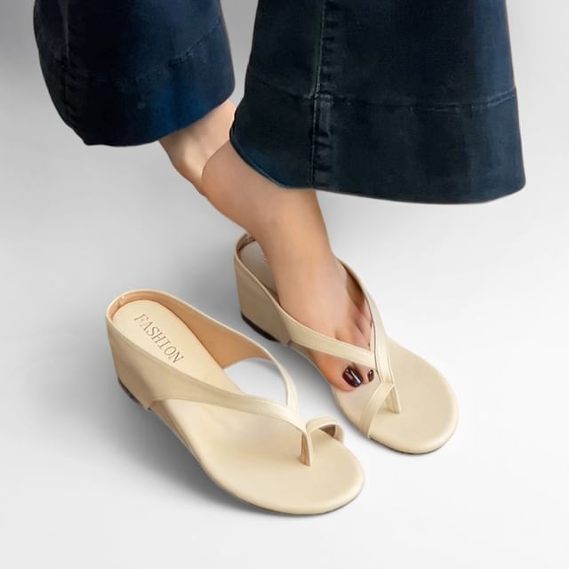 Queen Zoo-Wedge Heel Toe Loop Sandals