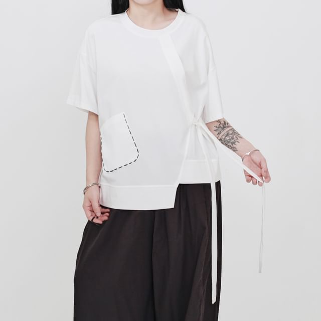 Ravenstem-Short-Sleeve Round Neck Contrast Stitching Asymmetrical Knot Tee