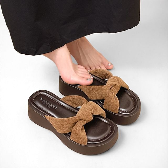 Red Wolf-Plain Knotted Platform Slide Sandals
