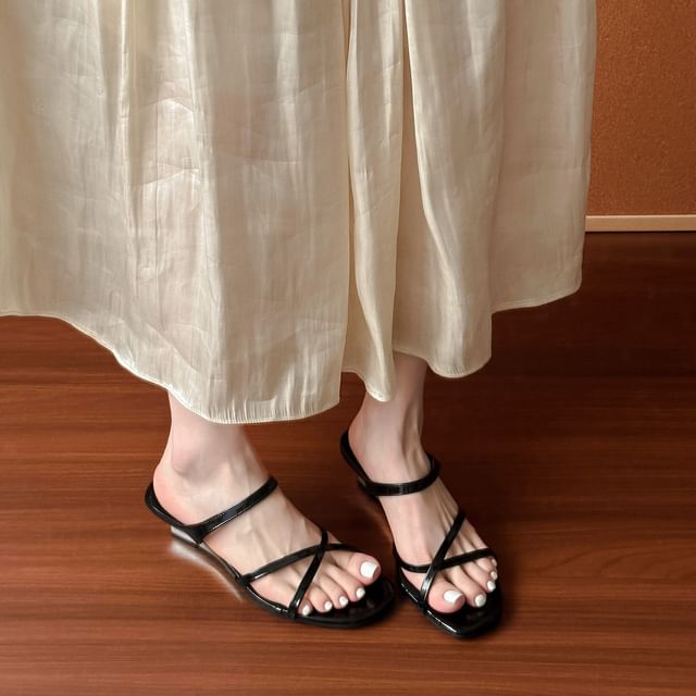 Red Wolf-Plain Strap Sandals