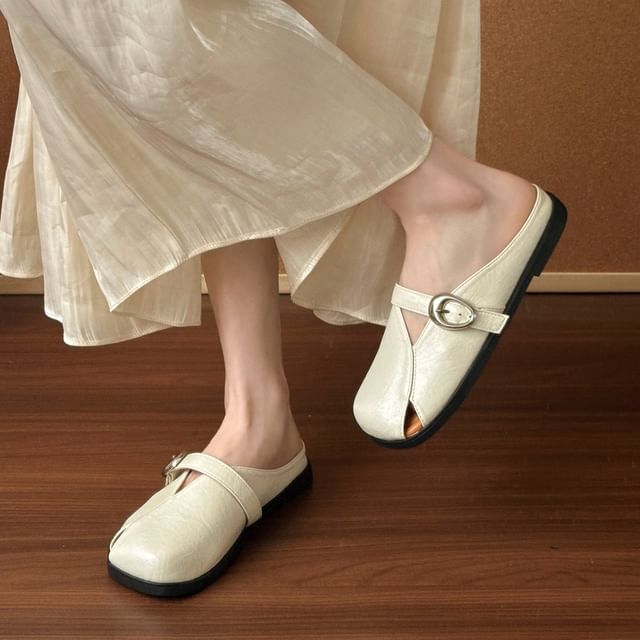 Red Wolf-Square Toe Cutout Buckled Mules