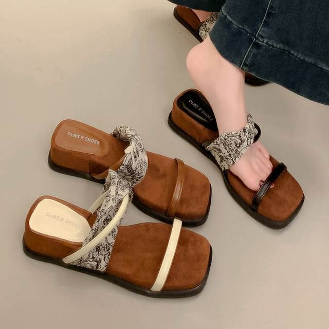 Red Wolf-Wedge Slide Sandals