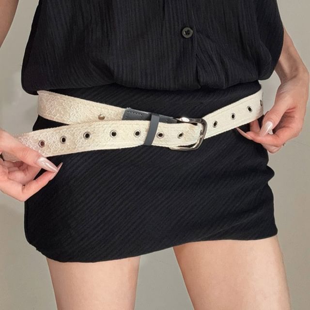 Rofuka-Flower Embroidered Belt
