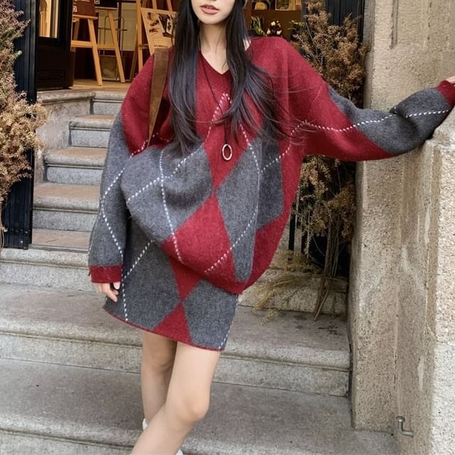 satierra-V-Neck Argyle Sweater Plaid Mini Skirt