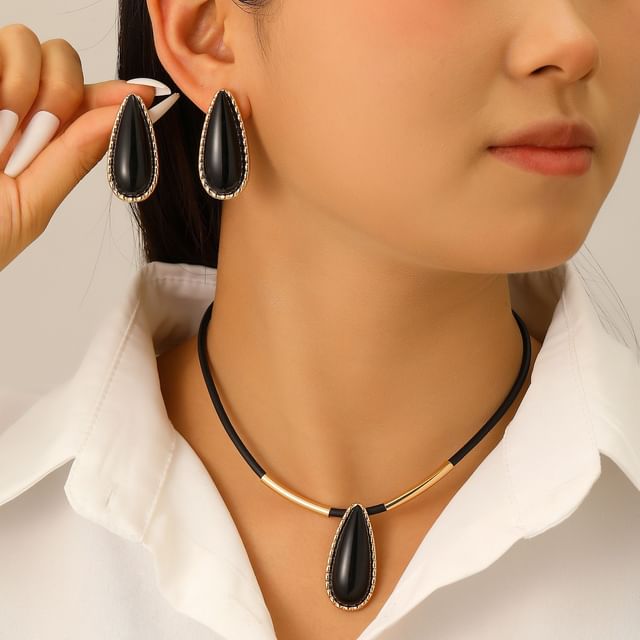 Seirios-Set Teardrop Statement Ear Stud Faux Leather Necklace