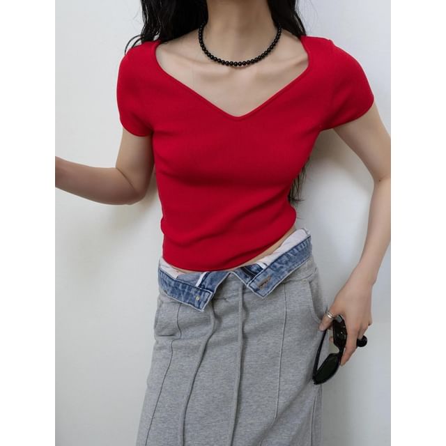 Seoulchic-Short-Sleeve V-Neck Plain Crop Top