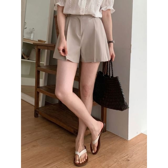 SeoulPop-Mid-Rise Plain Pleated Skort