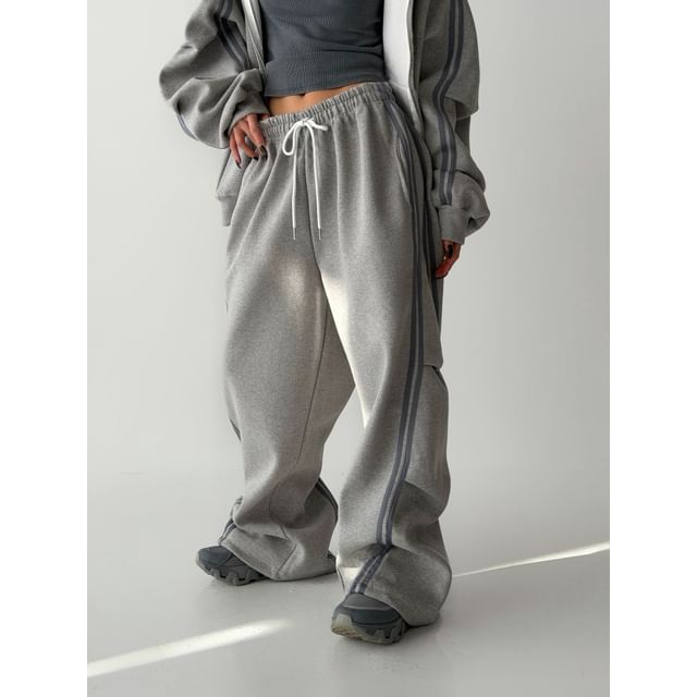 SeoulPop - Unisex Striped Loose-Fit Sweatpants | YesStyle