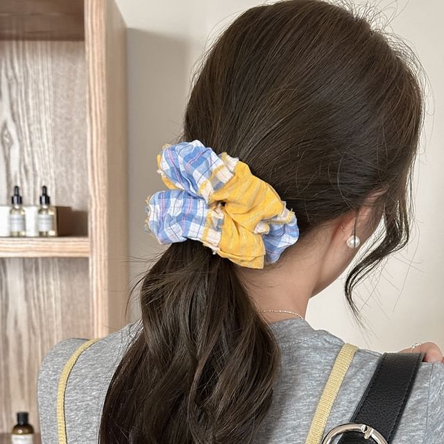 Sesori-Plaid Fray Scrunchie
