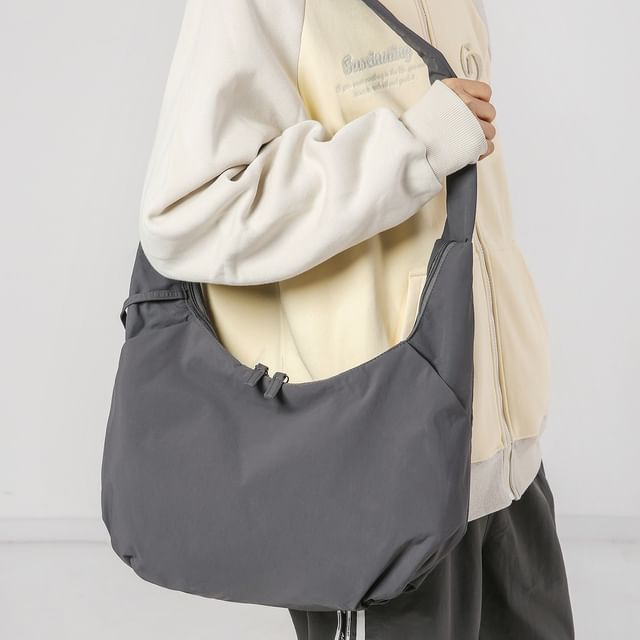 SEVENZ STUDIO-Plain Zip Crossbody Bag