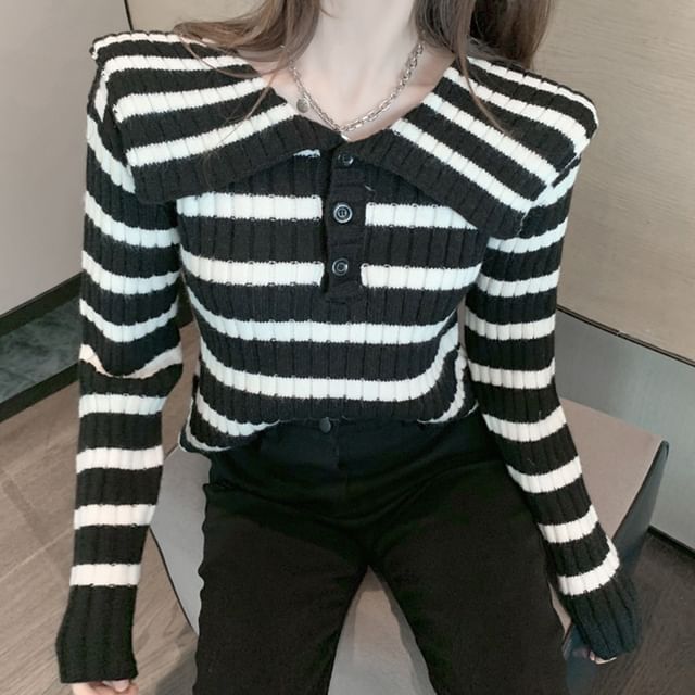 Shinsei-Collared Striped Button Ribbed Sweater