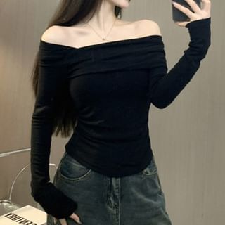 Shinsei-Long-Sleeve Asymmetrical Neck Cold-Shoulder Knit Top
