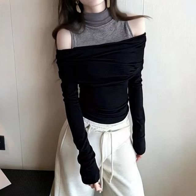 Shinsei-Mock Two-Piece Long-Sleeve Mock Neck Cold Shoulder Two Tone Top
