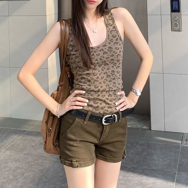 Shinsei-Scoop Neck Leopard Print Racerback Crop Tank Top