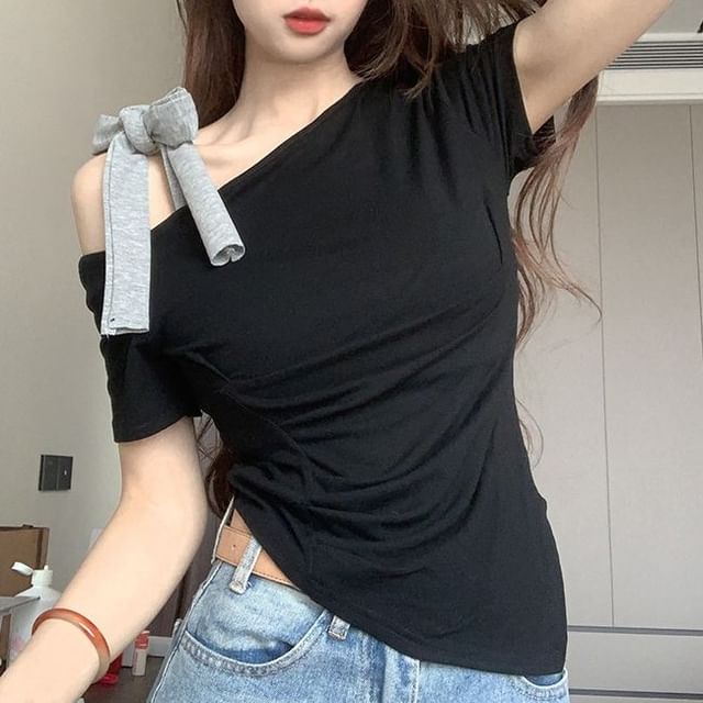 Shinsei-Short-Sleeve Cold Shoulder Plain Ruched Crop Tee