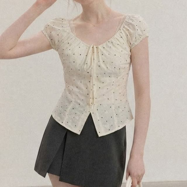 Shinsei-Short-Sleeve V-Neck Dotted Crop Top