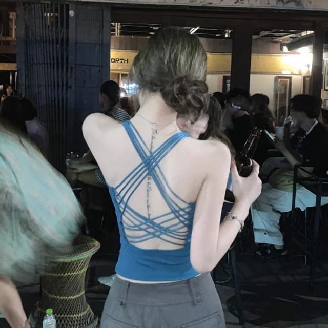 Shinsei-Strappy Open Back Plain Crop Top