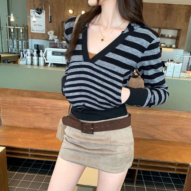 Shinsei-V-Neck Striped Crop Hoodie