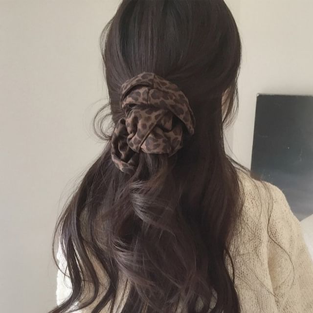 Show Mind-Leopard Print Scrunchie