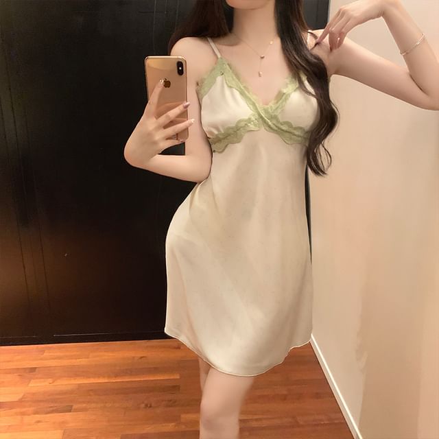 Siensien-V-Neck Lace Trim Chemise
