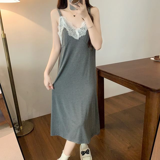 Siensien-V-Neck Padded Panel Lace Nightdress
