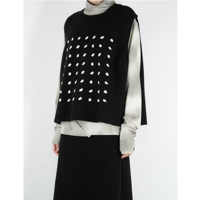 SIMPLE BLACK-Crewneck Asymmetrical Dot Sweater Vest